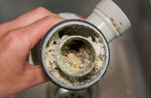 علت گرفتگی لوله فاضلاب آشپزخانه